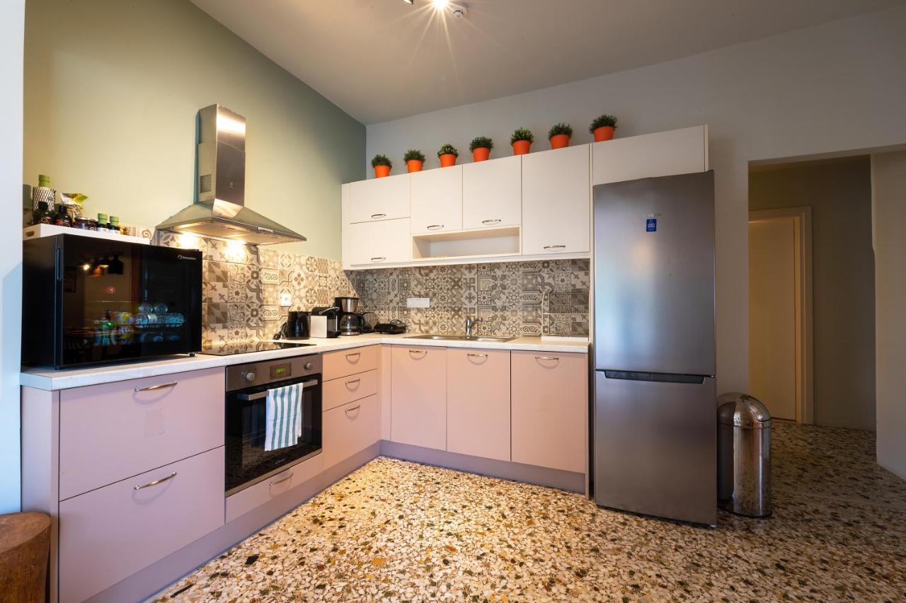 Tinas Home - Kalamata Mediterranean Villas エクステリア 写真